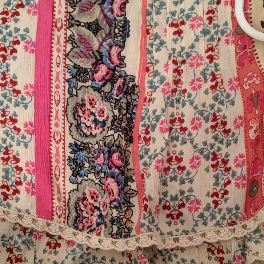 Top - Picture 2 of 2